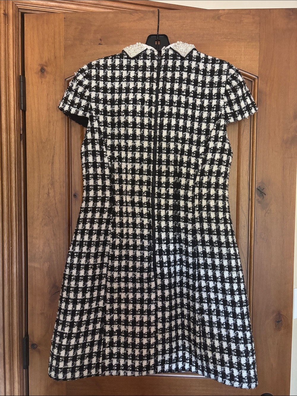 Alice + Olivia Black & Ivory Tweed dress with Pearl-Embellished Collar Sz 10 - Picture 4 of 10